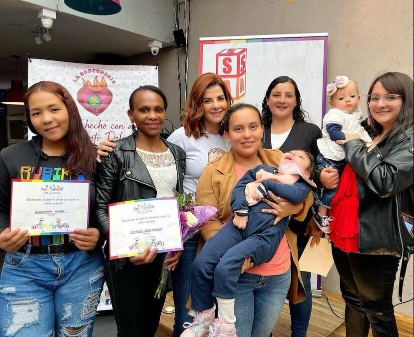 CAROLINA CRUZ CELEBRA CON LAS MAMÁS DE SU FUNDACIÓN «SALVADOR DE SUEÑOS, REGALO DE DIOS» EL DÍA DE LA MUJER