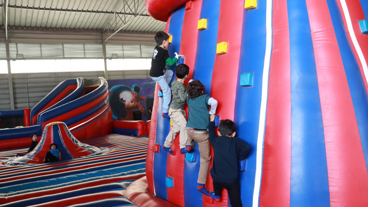 FUN JUNGLE ATERRIZA EN BOGOTÁ: CELEBRA LA LLEGADA DE FUN FEST, EL LANZAMIENTO DEL INFLATA PARK MÁS GRANDE DEL MUNDO.