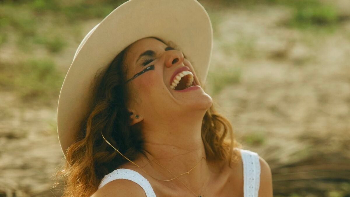 NATY BOTERO PRESENTA SU  CANCIÓN «FAMILIA»