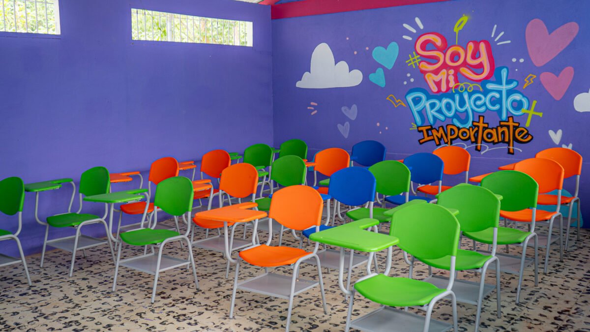 GRACIAS A LA REFACCIÓN QUE REALIZÓ LA FUNDACIÓN NORMA Y LEO WERTHEIN SE REABRE HISTORICA ESCUELA EN ANTIOQUIA