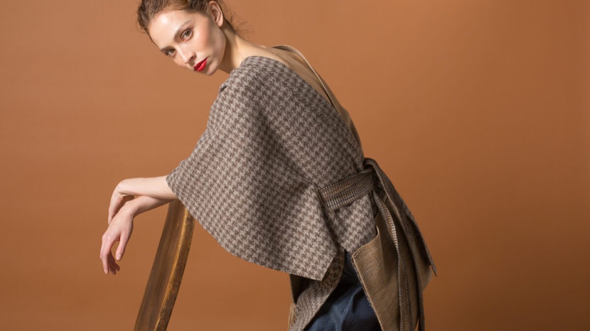 ADRIANA SANTACRUZ  PRESENTA SU COLECCIÓN MÍSTICA