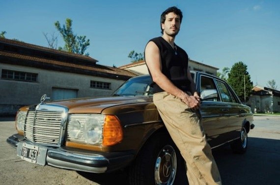 SEBASTIÁN YATRA  PRESENTA ” DISCO RAYADO”