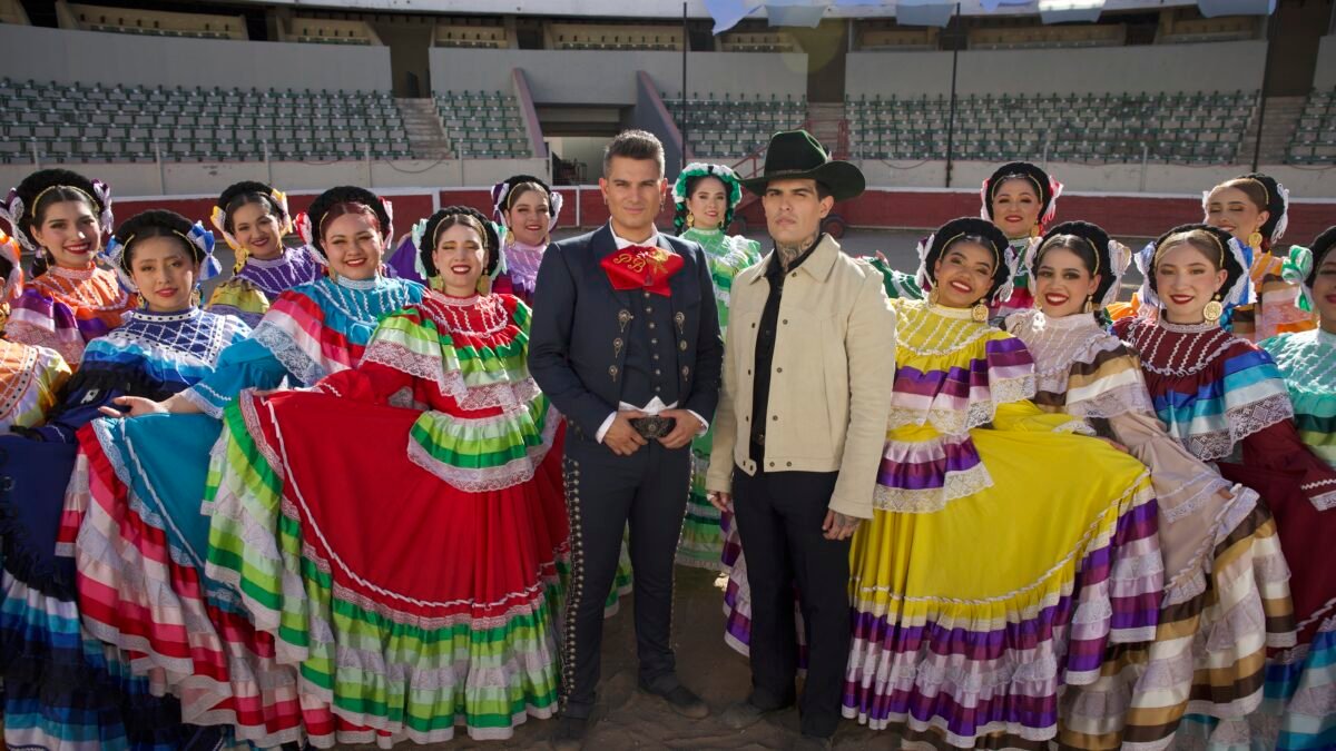 PIPE BUENO  Y ADRIEL FAVELA PRESENTAN “DÉJAME ENTRAR”