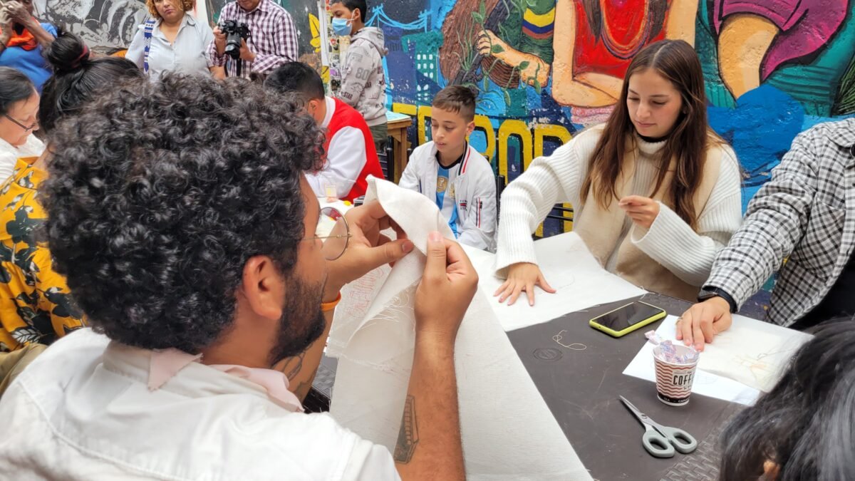 #PENSARCONOTROS UNA INICIATIVA DE SURA Y LA FUNDACIÓN BOLÍVAR DAVIVIENDA