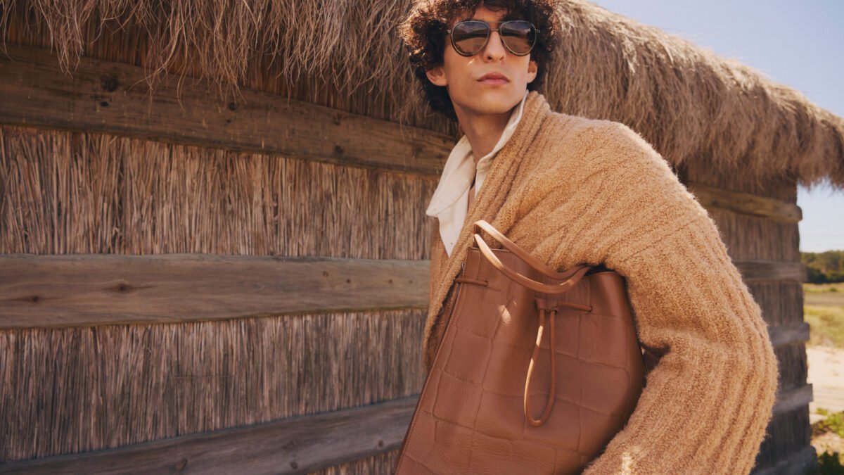 VÉLEZ PRESENTA COLECCIÓN  CON UNA MIRADA  MODERNA A LO ESENCIAL