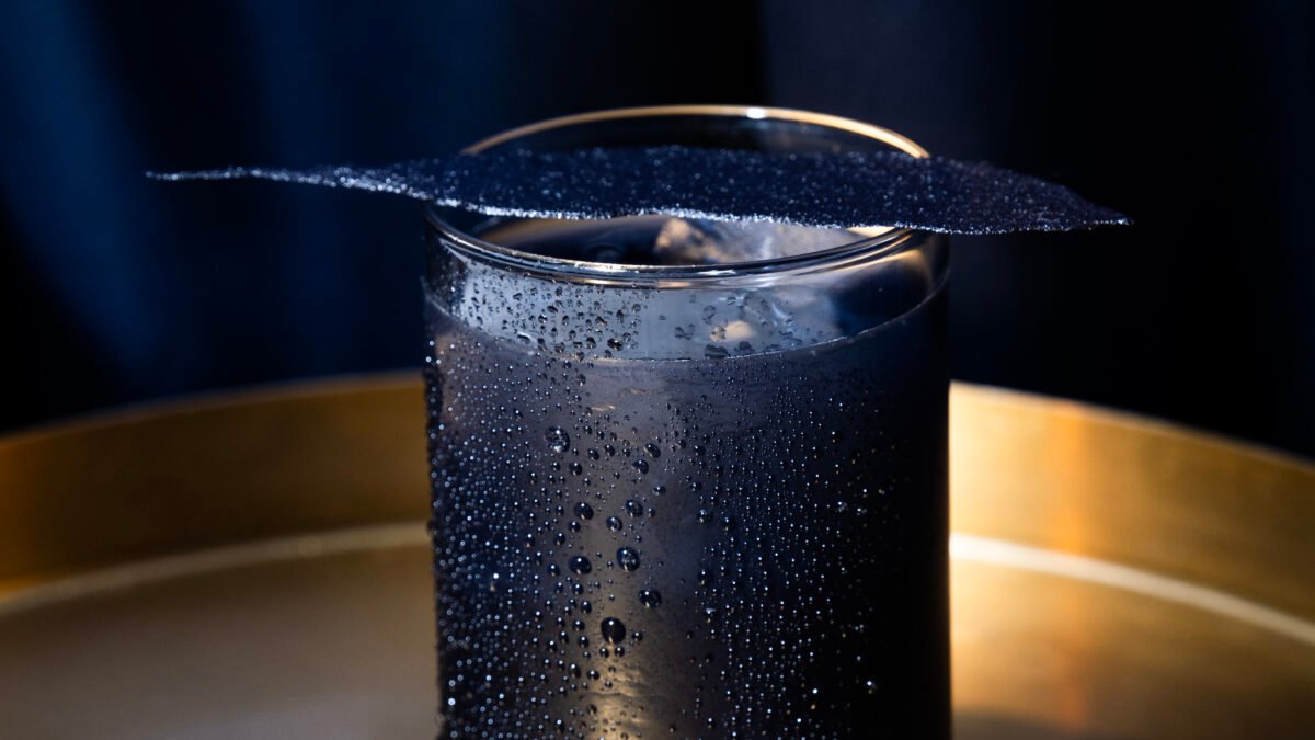 EL AZULÓN: EL COCTEL DE TEMPORADA EN COLOMBIA