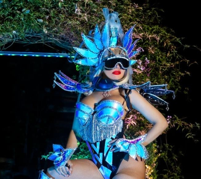DANZA, LUCES Y ESTILO: ASÍ ES EL RENOVADO SHOW DJ DE ESTRELLA NEFERUT