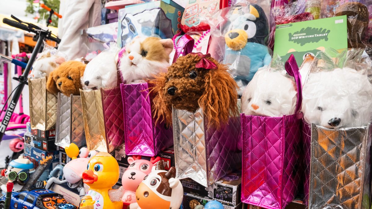 LA FERIA DEL JUGUETE SE REALIZA POR PRIMERA VEZ EN LAS INMEDIACIONES DEL NEMESIO CAMACHO