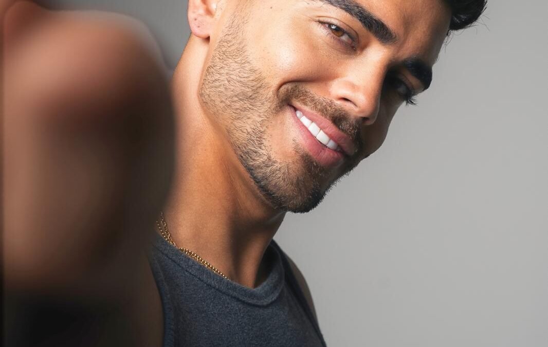 JAY TORRES  Y JUANSE NAVARRO PRESENTAN “LLÉGALE”