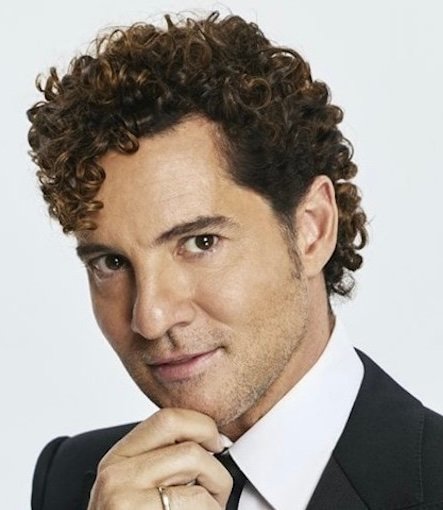 DAVID VISBAL PRESENTA ” VIVIR ASI ES MORIR DE AMOR”