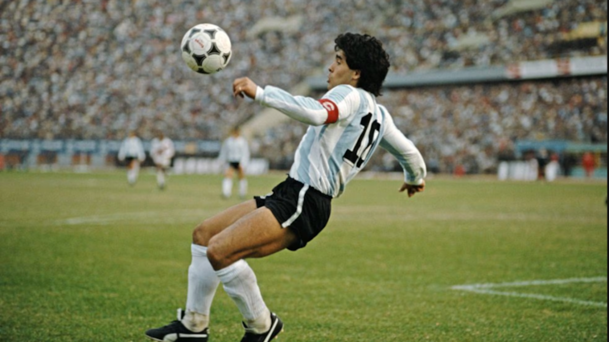 “MARADONA VIVE” EN  EL CENTRO COMERCIAL PLAZA CENTRAL