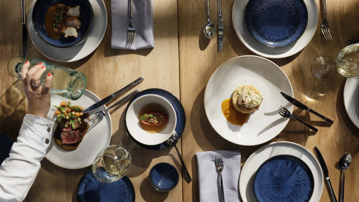 IRIS Y ZAFIR: LAS NUEVAS VAJILLAS DE CORONA QUE CONVIERTEN CADA PLATO EN PROTAGONISTA