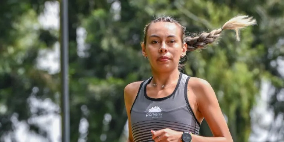 LA FONDISTA LAURA ESPINOSA  EN LA MARATONA INTERNACIONAL DE FLORIPA