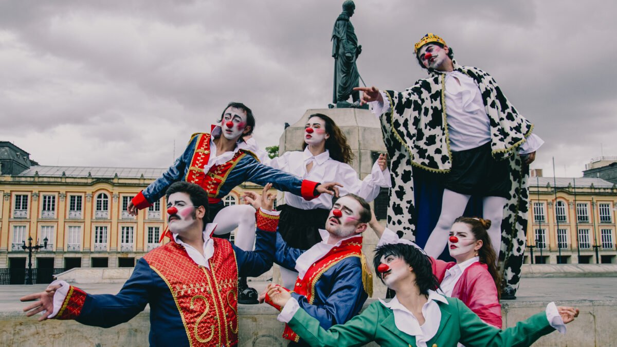 ÁTOMOS TEATRO ESTRENA “LA HISTORIA DE COLOMBIA JAMÁS CLOWNTADA 2026”