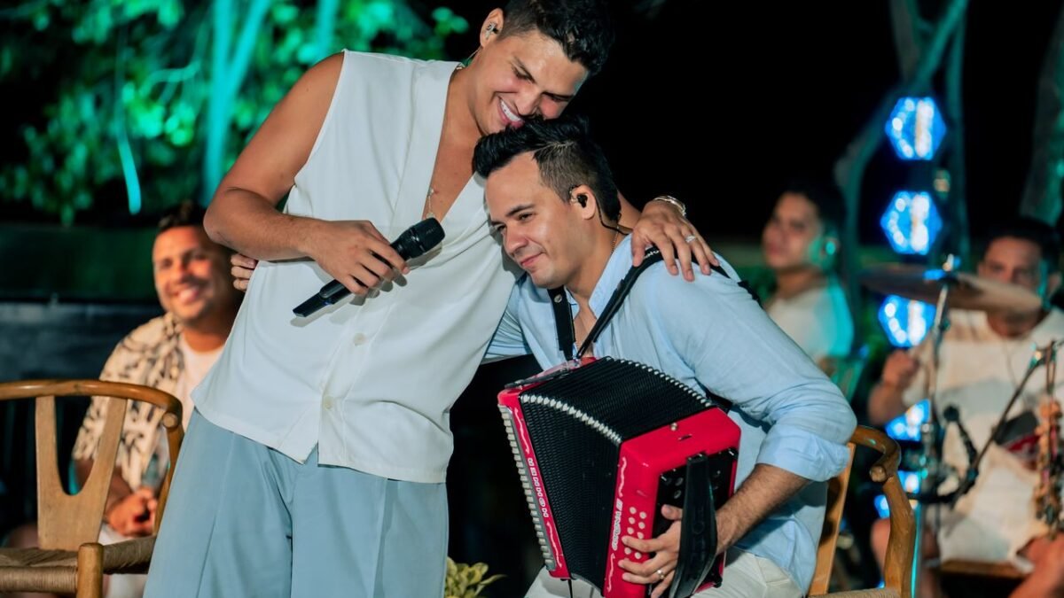ELDER DAYÁN  Y CARLOS RUEDA PRESENTA “DIFERENTE”