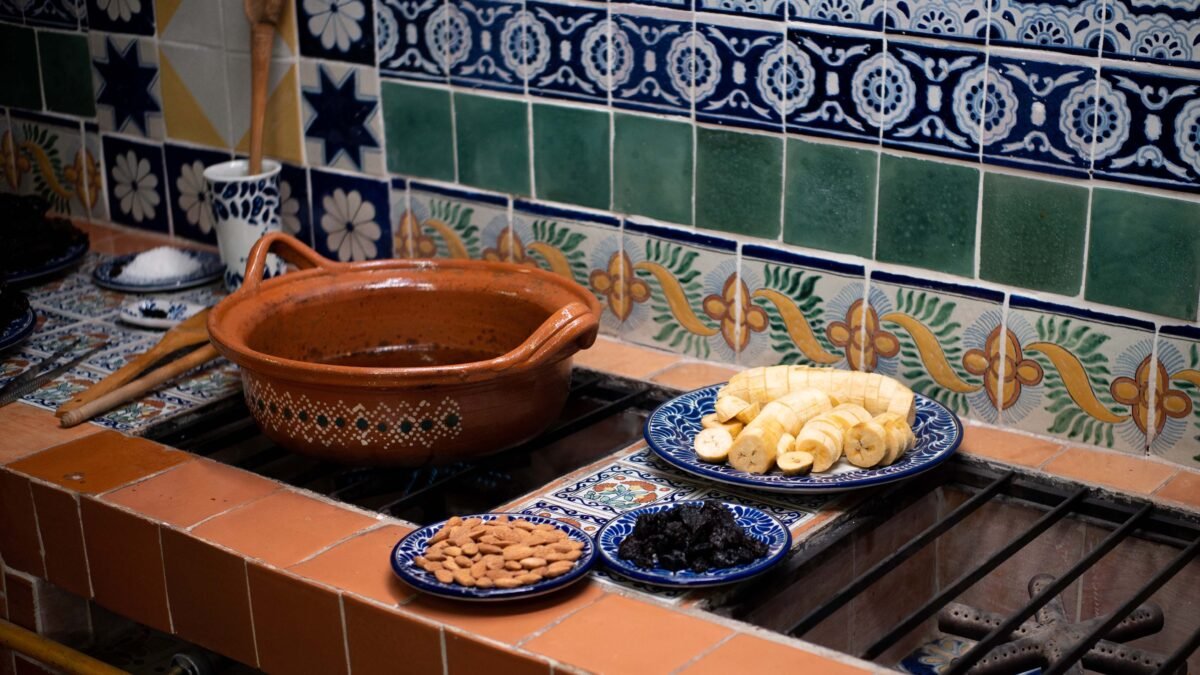 “MAESTROS DEL MOLE”: UN VIAJEAL CORAZÓN DEL SABOR MEXICANO POR EL GOURMET