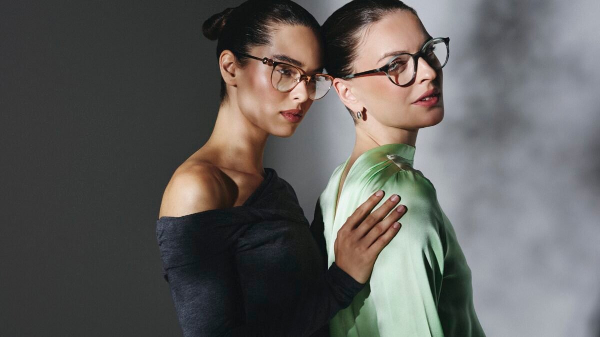 LOS COLOMBIANOS CAMBIAN LA FORMA DE USAR SUS GAFAS POR LAS NUEVAS RUTINAS DE TRABAJO Y ESTUDIO.