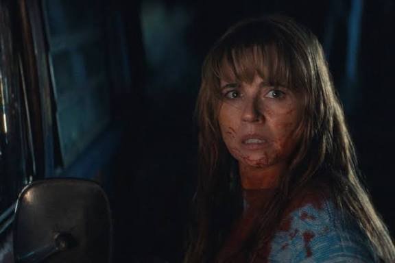 “CRYSTAL LAKE: EL ORIGEN DE PAMELA VOORHEES” POR UNIVERSAL +